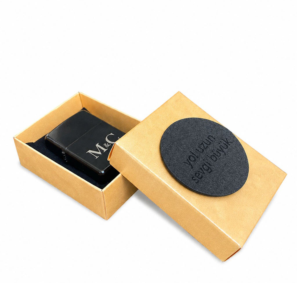 Kişiye Özel Siyah Zippo Tipi Çakmak – Lazer Baskılı Özel Hediye